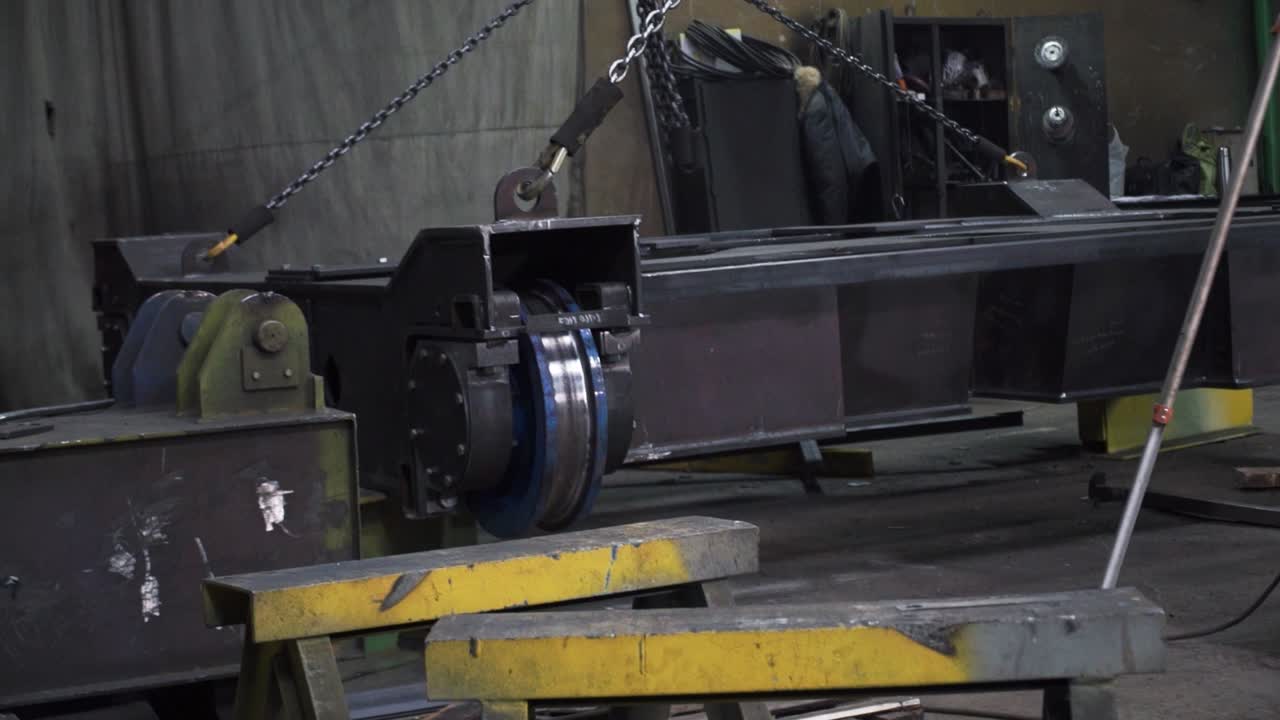 maquinaria pesada en el taller industrial