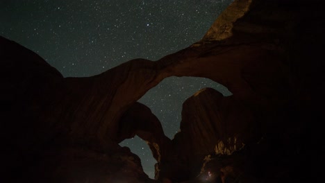 doble arco dramático en el lapso de tiempo de la noche