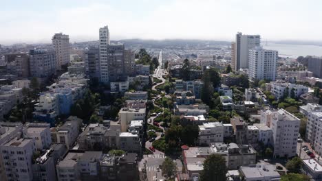 Descending-close-up-aerial-shot-of-cars-going-down-the-famous-crooked-Lombard-Street-on-Russian-Hill-in-San-Francisco,-California