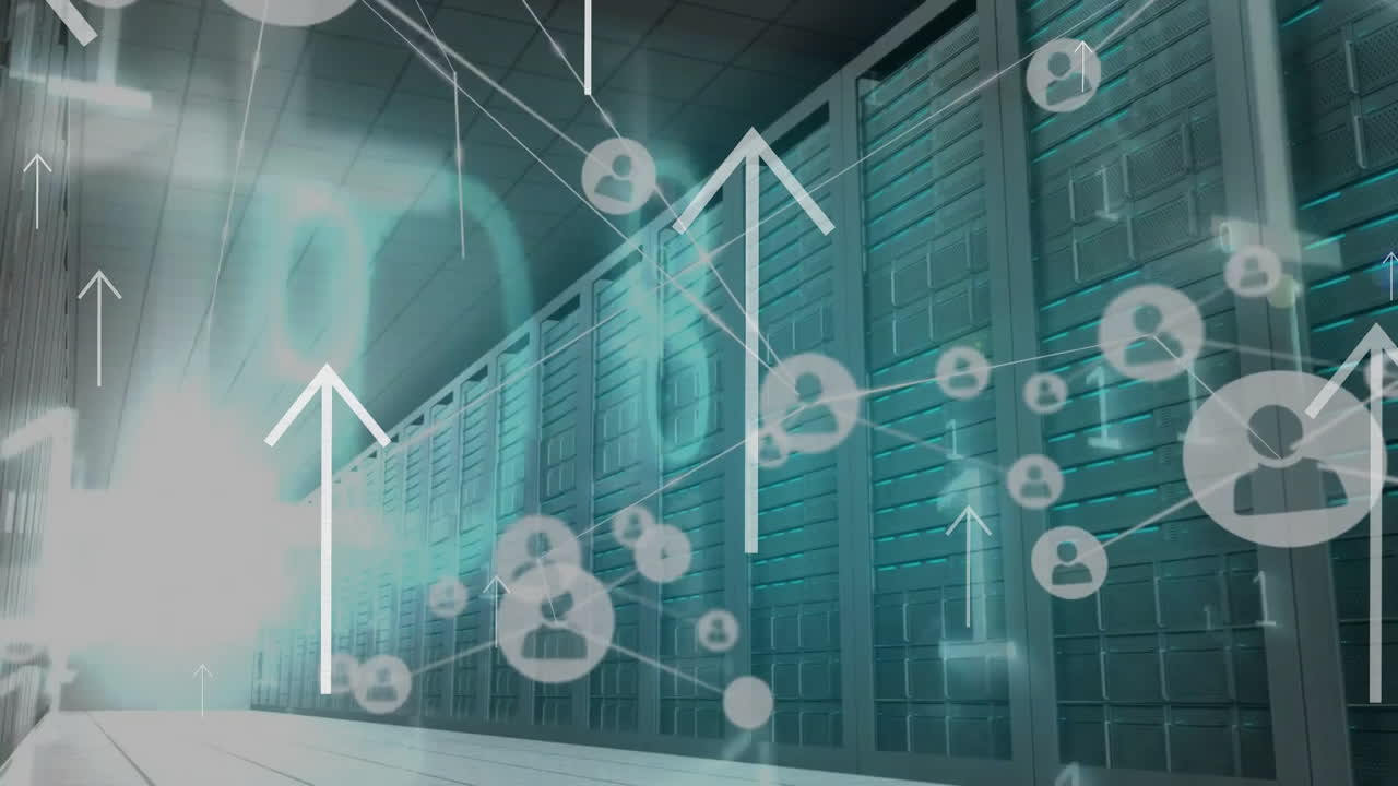 animación de códigos binarios, iconos conectados, flechas hacia arriba sobre la sala del servidor de datos