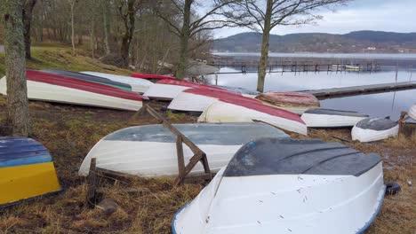 Tranquil-scene-of-row-boats-laying-by-the-side-of-lake