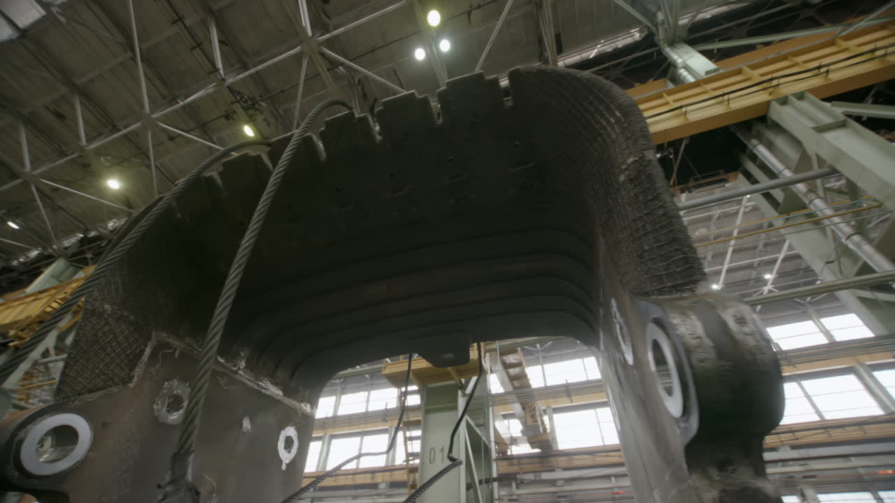 mantenimiento o reparación de cubos de excavadora en una instalación industrial