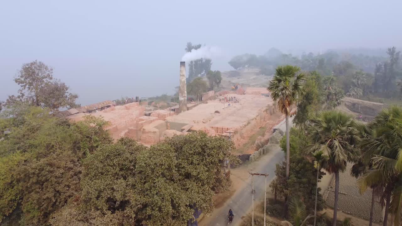 la industria del ladrillo se desarrolló alrededor del suelo aluvial a lo largo del río ganga
