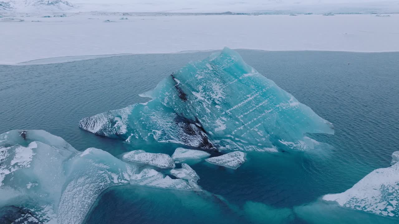 Aerial landscape view of icebergs in the glacial water of Jokulsarl&oacute;n lake, in Iceland, during winter