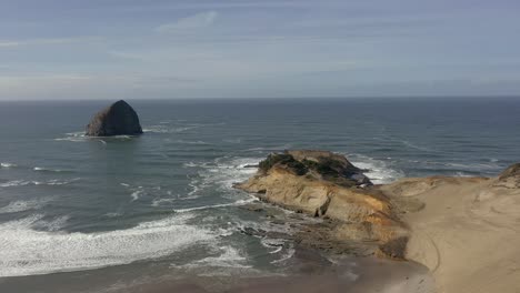 Cape-Kiwanda-State-Park-in-Pacific-City,-Oregon-Coast