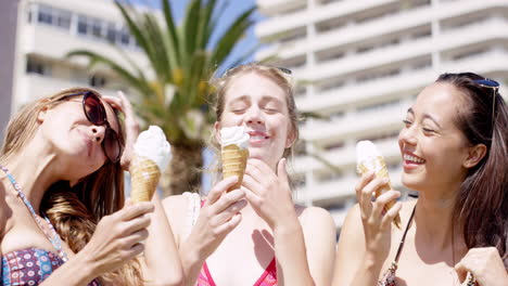 Close-up-portrait-teenage-girls-eating-ice-cream-in-the-summer-on-vacation