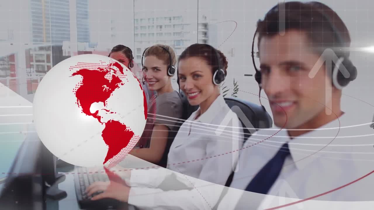 animación del globo y las flechas sobre las personas de negocios que usan auriculares