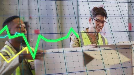 animación del procesamiento de datos financieros sobre diversos hombres que trabajan en el almacén.