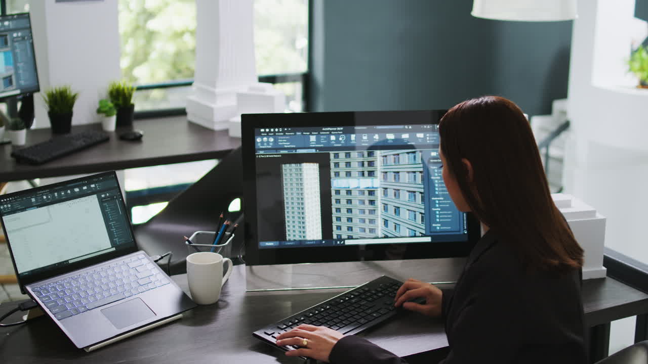 ingeniero que desarrolla modelos de construcción 3d en software gráfico