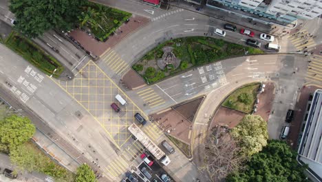 Tráfico-De-La-Ciudad-Durante-El-Día-De-Hong-Kong,-Vista-Aérea-De-Arriba-Hacia-Abajo