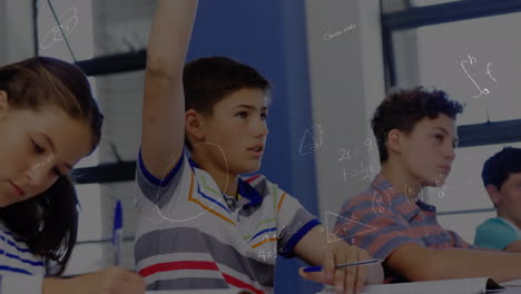 animación de fórmulas matemáticas sobre los alumnos en el aula
