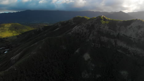 Antena-De-Búnkeres-En-Caminata-Pastillero-En-Hawai