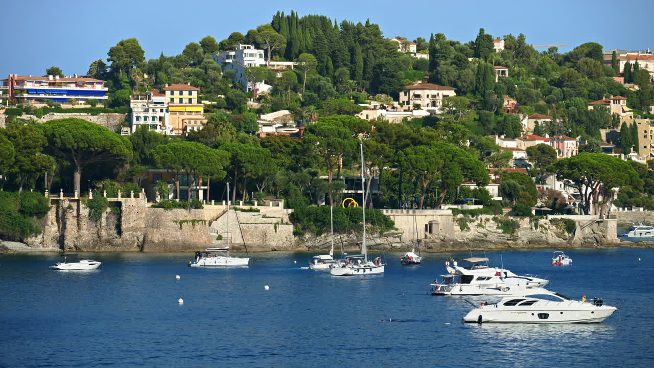 Barche ormeggiate nel porto di Villefranche-sur-Mer, Francia