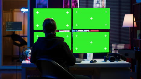 Cyberkriminelle-Programmieren-Auf-Greenscreen-Monitoren-Und-Entwickeln-Zero-Day-Exploits