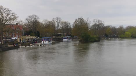 Blick-Auf-Die-Themse-Von-Der-Eton-Brücke