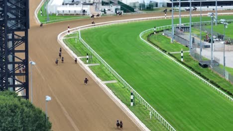 Carreras-De-Caballos-En-La-Pista-Del-Derby-De-Kentucky-En-Churchill-Downs