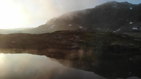 a-peaceful-morning-in-tholltunga-Norway