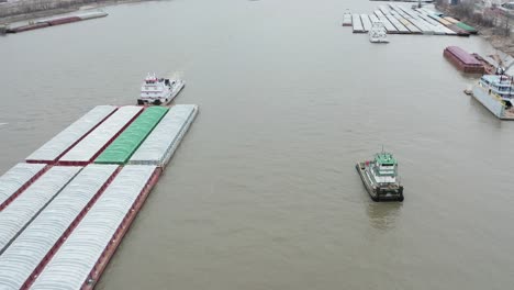 Tugboat-pushes-barge-on-Mississippi-River