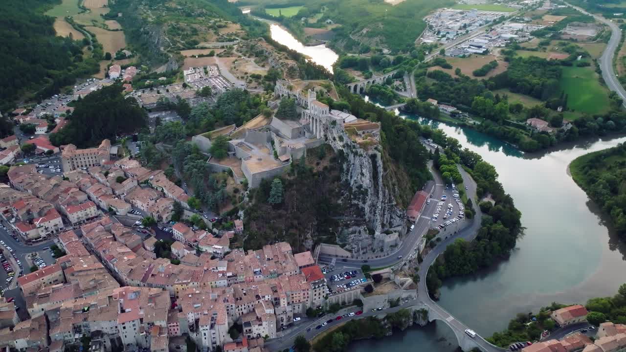 Over Sisteron-citadellet i Sydfrankrig