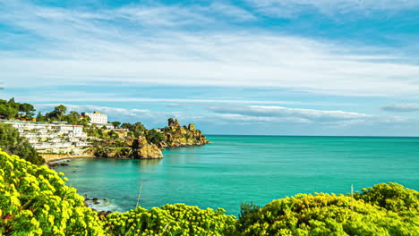 El-Tiempo-Pasa-En-La-Rocca-Di-Cefalù,-Un-Antiguo-Pueblo-De-Pescadores-En-Sicilia,-Italia