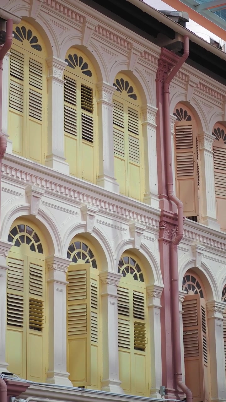 Arquitetura Tradicional Colorida de Shophouses em Singapura