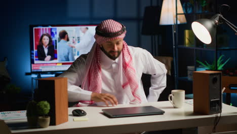 Man-starting-his-day-working-from-home