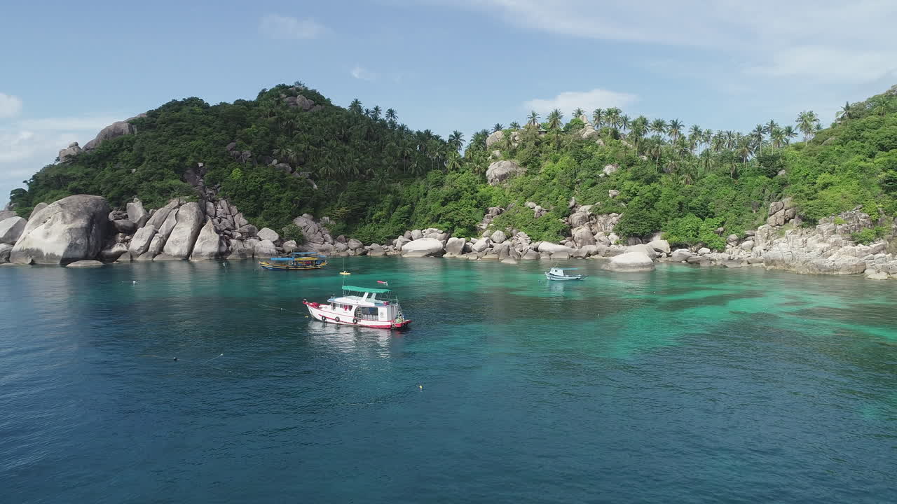 Volo su laguna tropicale