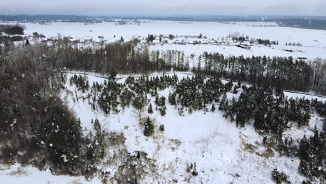 Winter-wonderland-landscape-with-snow-covered-slope-of-Juniper-valley-in-Lithuania-during-snowfall