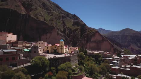 Town-of-Iruya-and-surrounding-mountains-in-Argentina,-aerial-pull-out