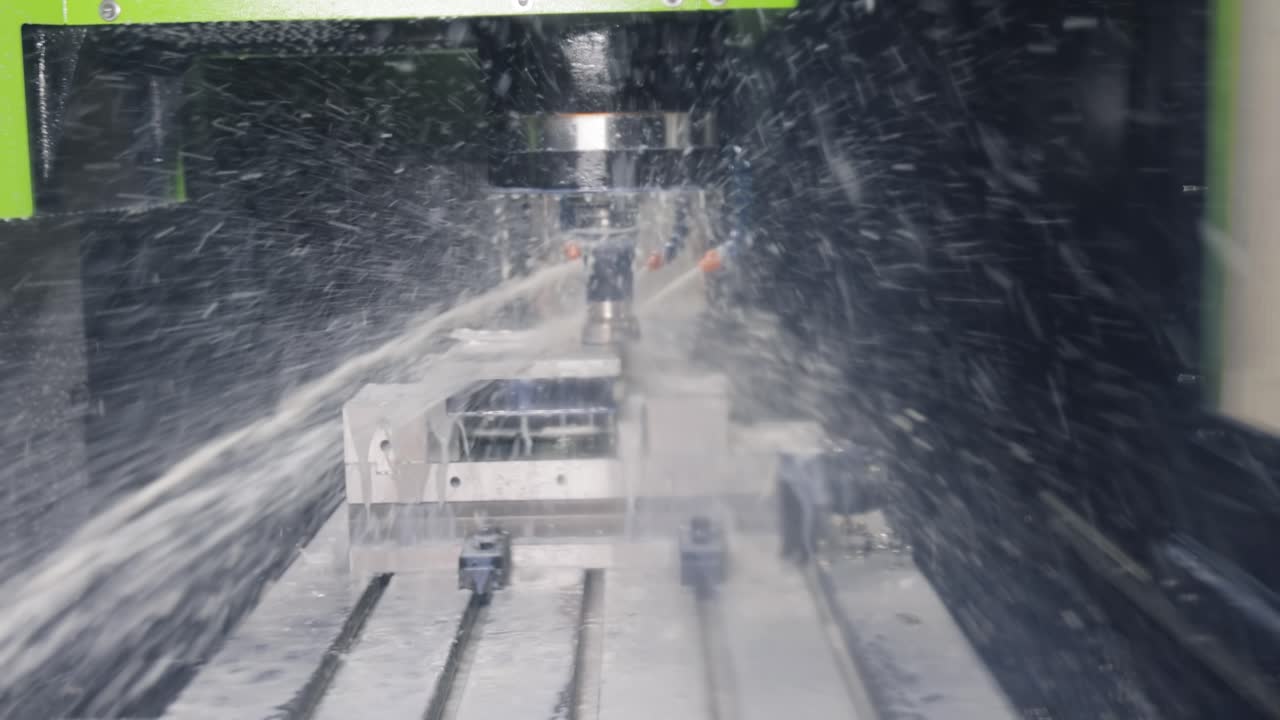 금속 가공 cnc 밀링 기계. 금속 절단 현대 가공 기술.