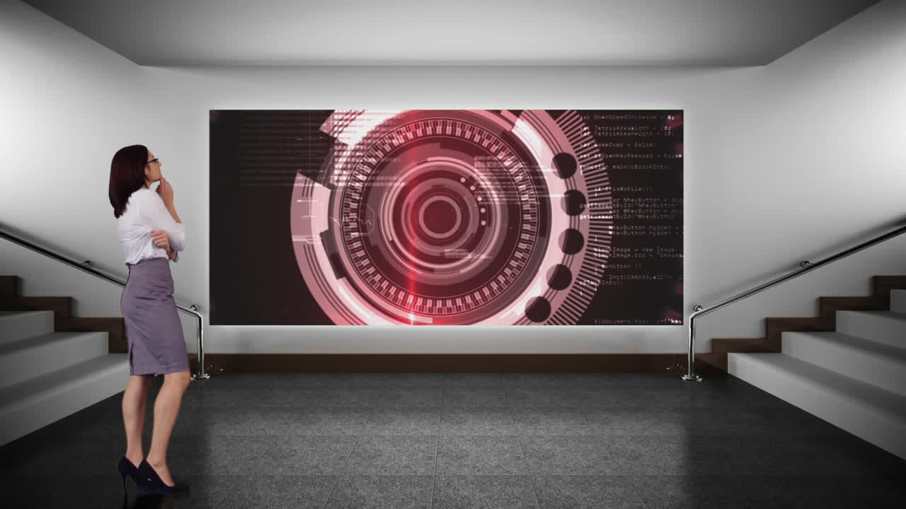 mujer viendo un video en lcd