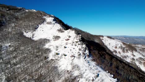 push-in-to-rocky-ridge-on-snake-mountain-nc,-north-carolina-near-boone-nc-revealing-long-range-views