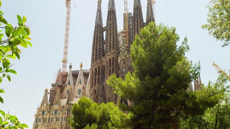 la sagrada familia en barcelona, españa