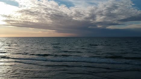 vista en movimiento del mar báltico