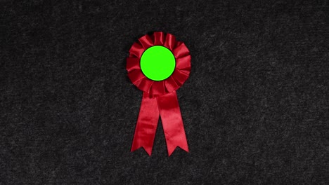 Animated-medal-with-green-screen,-going-in-and-out-of-the-shot