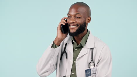 Llamada-Telefónica,-Sonrisa-Y-Médico-Hombre-En-Un-Estudio