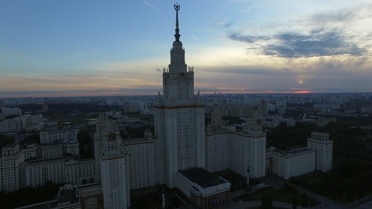 Universidade Estatal de Moscou Lomonosov na capital russa, vista aérea