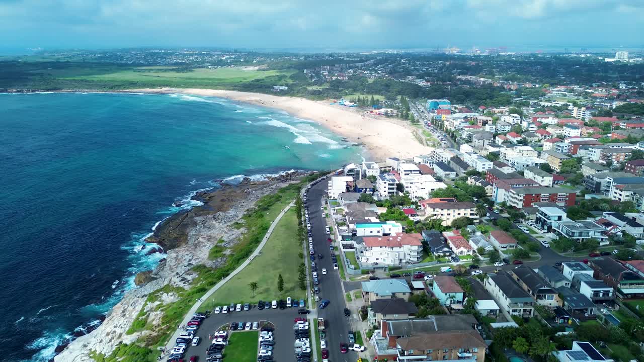 drone aéreo maroubra playa del océano viviendas residenciales apartamentos unidades costa cabecera ciudad de sydney viajes turismo australia