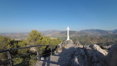 Castillo-De-Jaen,-España-Castillo-De-Jaen-Volando-Y-Tomas-Terrestres-Desde-Este-Castillo-Medieval-En-La-Tarde-De-Verano,-Tambien-Muestra-La-Ciudad-De-Jaen-Hecha-Con-Un-Drone-Y-Una-Camara-De-Accion-A-4k-24fps-Usando-Filtros-Nd-60