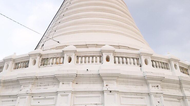 Pagoda e statue di Buddha al Tempio Prayurawongsawat