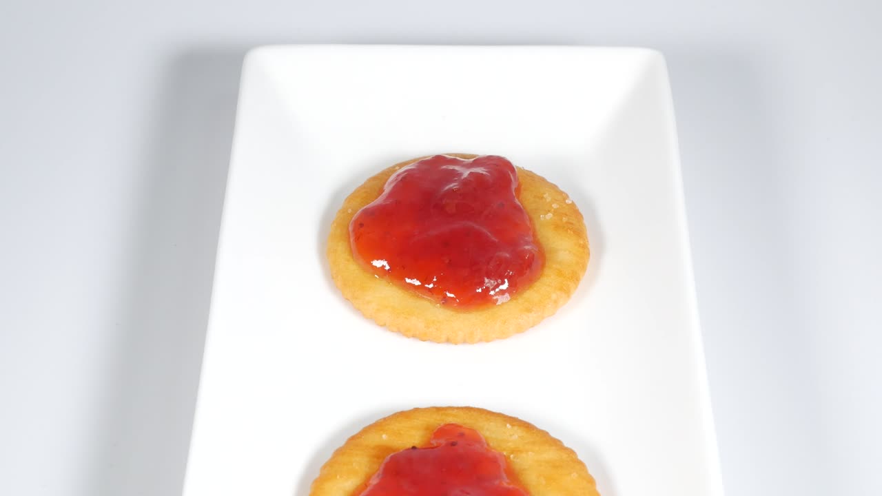 Round crackers with strawberry jam
