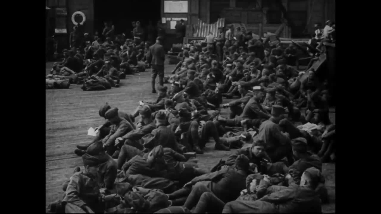 el barco de socorro belga remier está cargado con tropas y suministros en el puerto de hoboken rumbo a la primera guerra mundial 1
