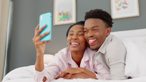 Couple-phone-selfie,-love-and-bedroom-date