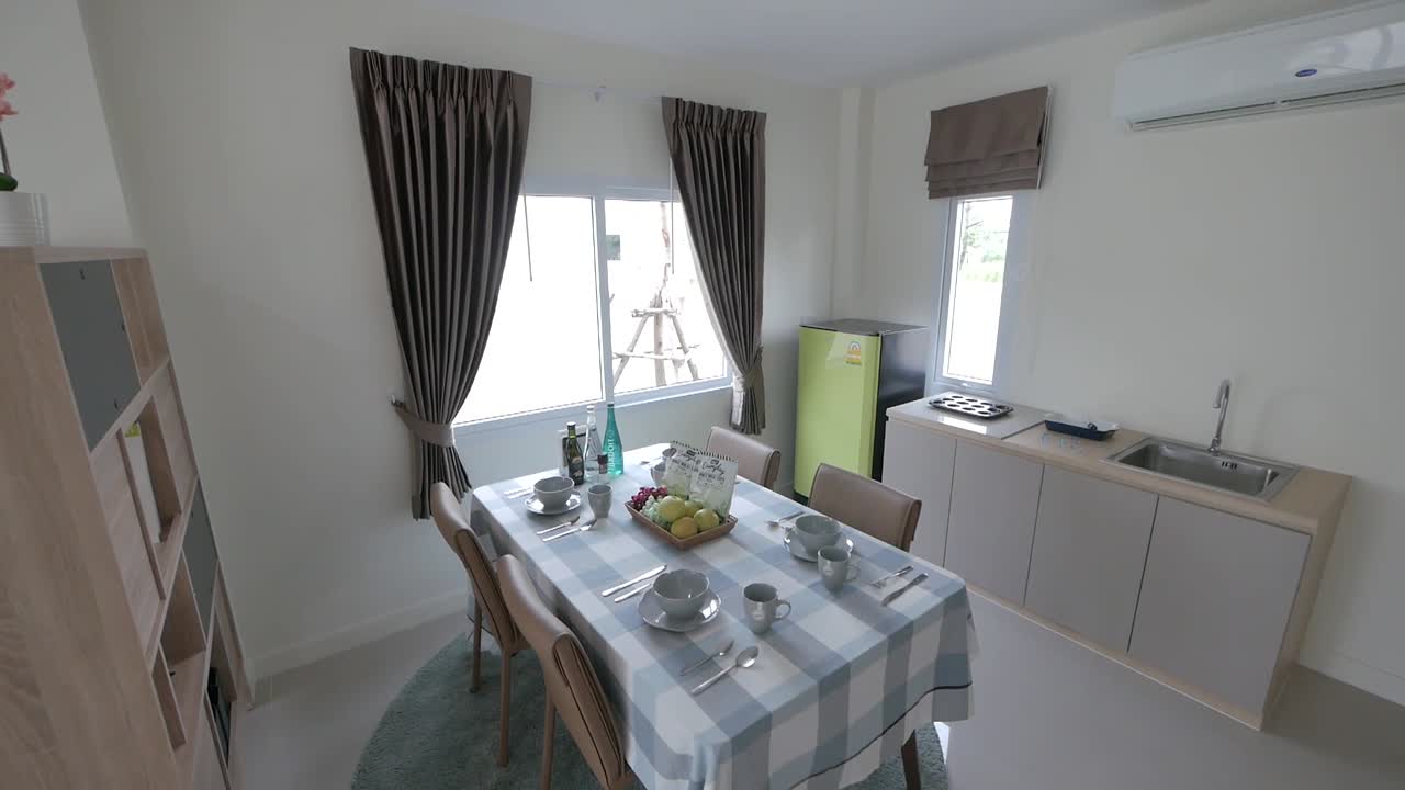 최소한의 스타일의 홈 다이닝 및 식품 저장실 공간 장식