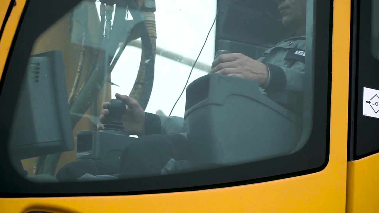 operador de vehículos de construcción