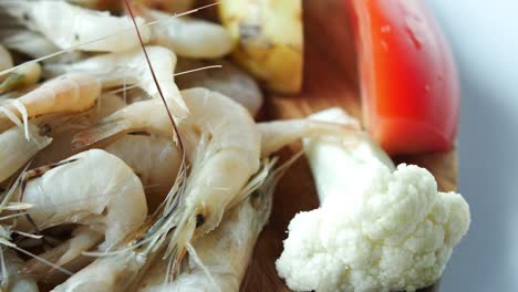 Close-up-of-king-prawn-on-plate-on-table