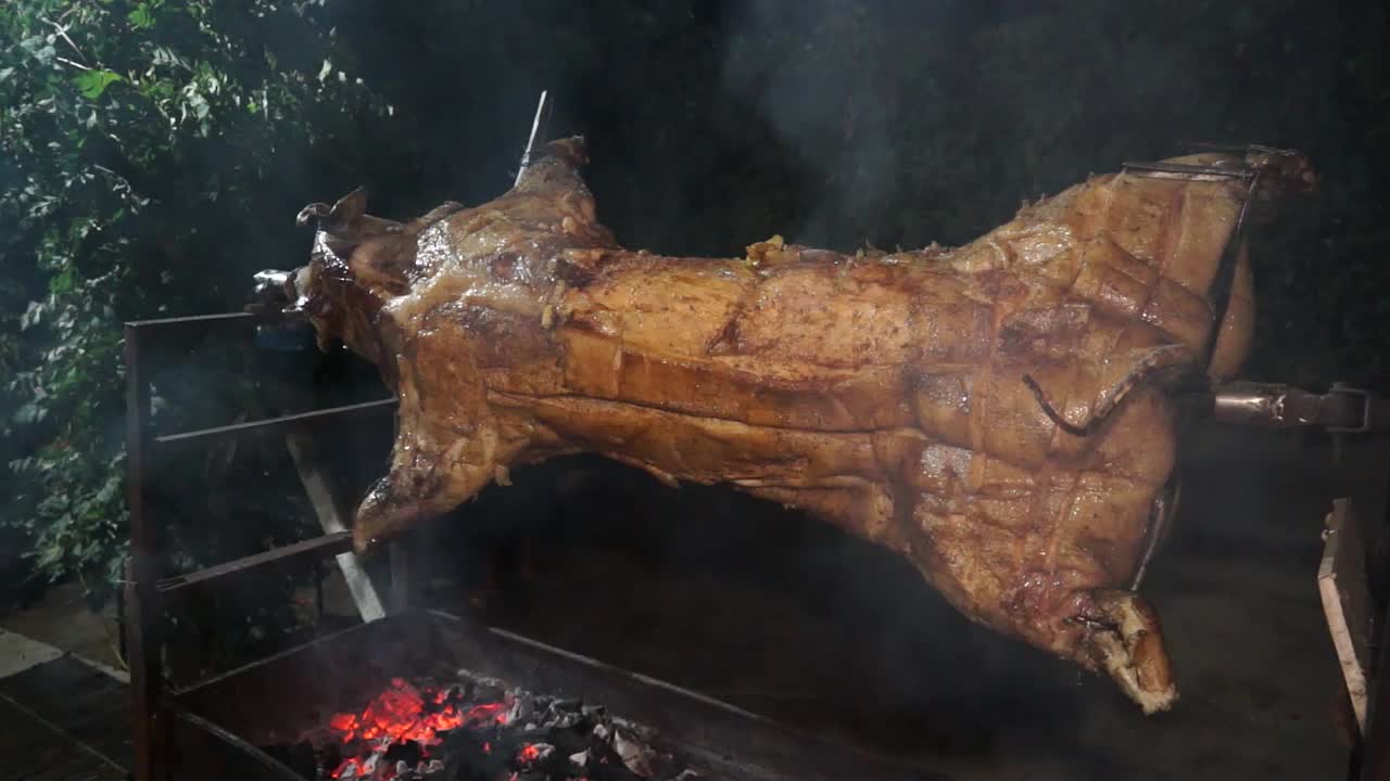 100 kg de asado de cerdo entero