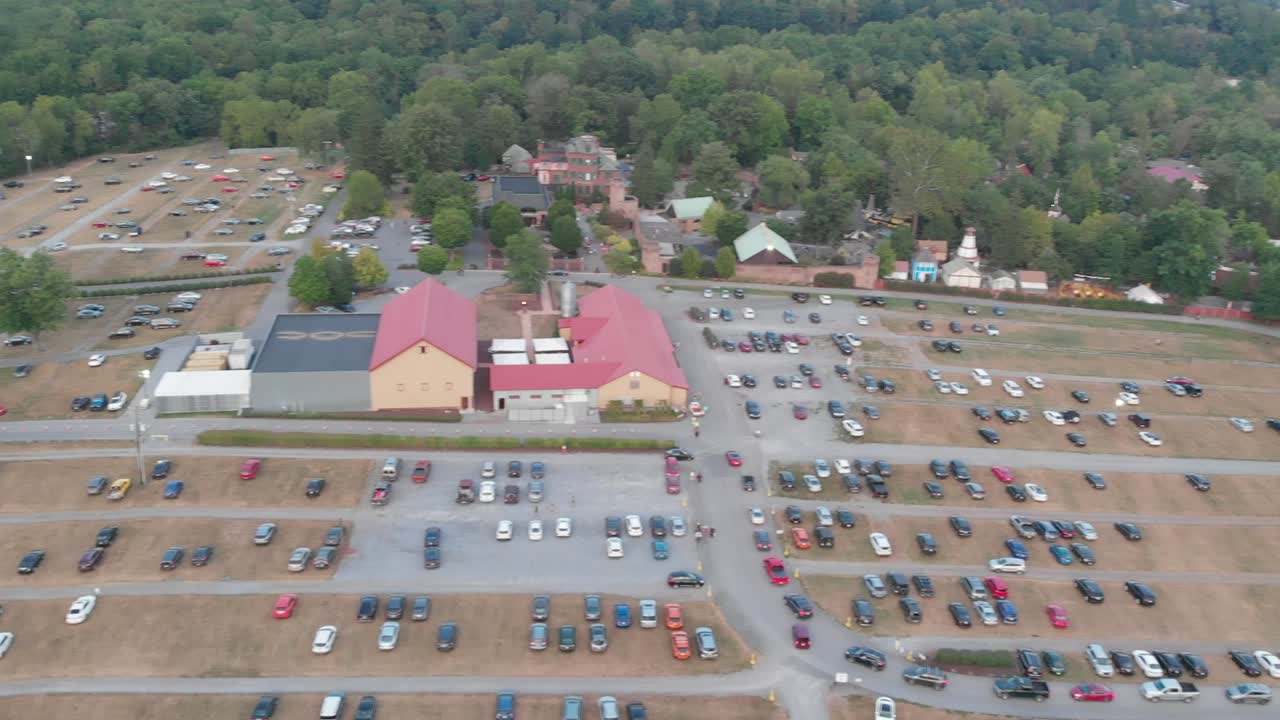 Pennsylvania renessansefestival dronevideo sommer PA Ren Faire ren fair Mount Gretna slott middelalderkostyme Gov Dick-fjellene PA Turnpike
