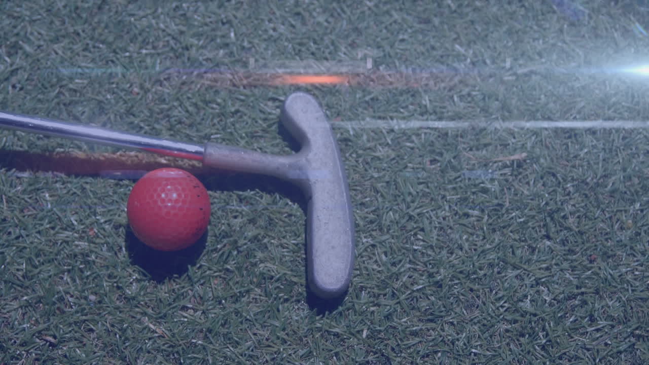 골프 공과 골프 클럽 위의 빛 트레일의 애니메이션