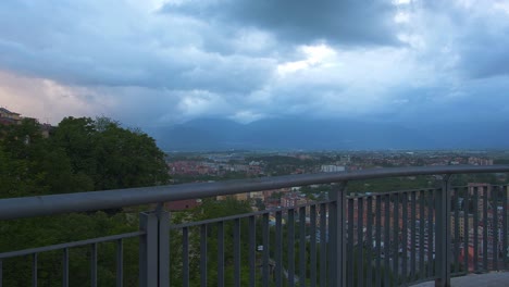 ciudad italiana de frosinone en el tiempo de la tarde